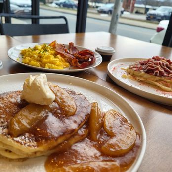 Sundaze Burgers - Bourbon apple pancakes - Burgers Near Me - Poughkeepsie, New York