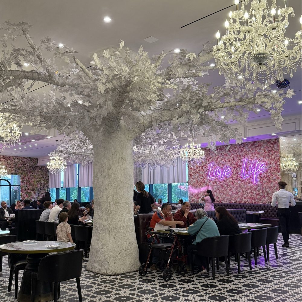 Sugar Factory - Queens - Mother's day decor - Desserts Near Me - Jamaica, New York