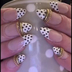 T & T Nails - THIS WAS MY INSPO PIC AND I SAID IF ITS TOO HARD I CAN DO SIMPLE AND HE LIED TO MY FACE AND SAID HE COULD DO IT.