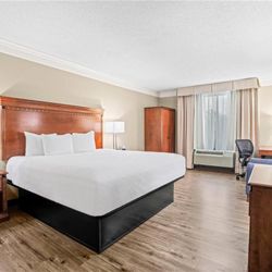 Baymont by Wyndham Madisonville - Guest room