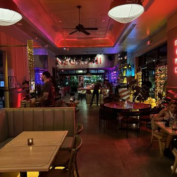 Negroni Bistro & Sushi Bar - Indoor dining area - Sushi Bars Near Me - Miami, Florida
