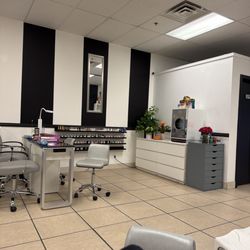Nails with Love - Always clean! Love this place!