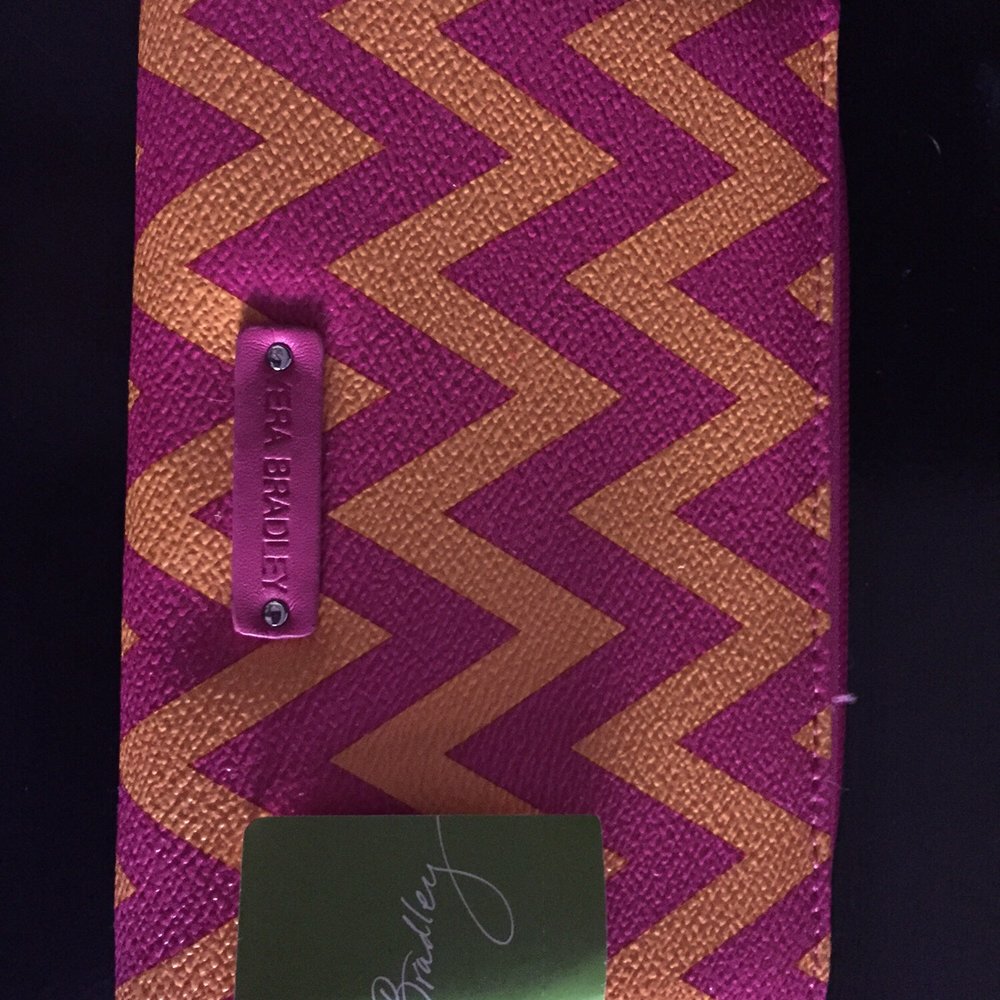 Vera Bradley - Not just material products, here is a larger wallet with zipper - Accessories Near Me - Orlando, Florida Vera Bradley - Not just material products, here is a larger wallet with zipper - Accessories Near Me - Orlando, Florida