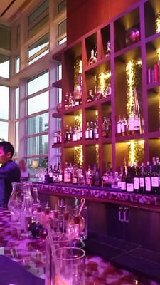 MO Bar & Lounge by null