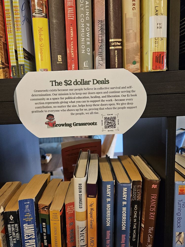 Grassrootz Books & Juice Bar Logo