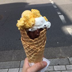 Kikas Eiscafe - Guck mal eine ganz große Waffel!