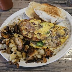 Sweet Basil - 4 item omelet with potatoes and Home made bread