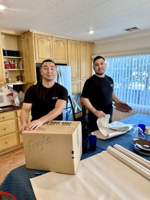 Careful Wrapping - "Expert Packaging: Protecting Your Precious Plates" 🍽️📦
Observe our careful hands as we meticulously wrap each delicate dish with layers of protective paper, ensuring a safe and secure journey to your new home. Trust us to handle your belongings with the utmost care. #ProfessionalMovers #HandleWithCare 📦✨ Careful Wrapping - "Expert Packaging: Protecting Your Precious Plates" 🍽️📦
Observe our careful hands as we meticulously wrap each delicate dish with layers of protective paper, ensuring a safe and secure journey to your new home. Trust us to handle your belongings with the utmost care. #ProfessionalMovers #HandleWithCare 📦✨