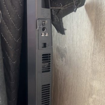 Dolly - Broken leg .. metal screws cracked in half ( but I'm sure it will be my fault when I call customer service) - Movers Near Me Dolly - Broken leg .. metal screws cracked in half ( but I'm sure it will be my fault when I call customer service) - Movers Near Me