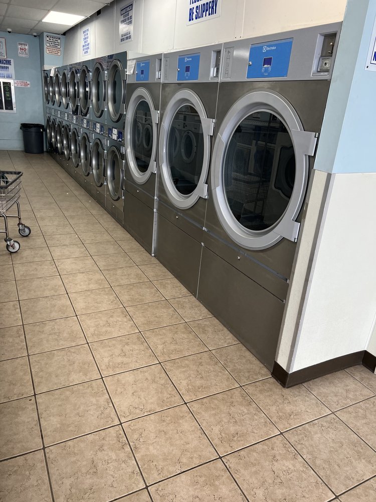 CHRISLER LAUNDROMAT Updated October 2024 28 Photos 1209 Chrisler