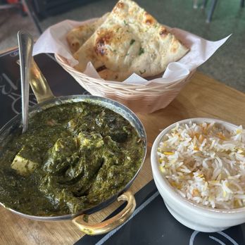 Naan Stop - Palak Curry (Spinach) - Indian Near Me - Wichita, Kansas
