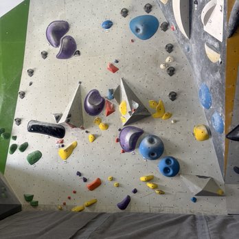 Dogpatch Boulders - Gyms Near Me - San Francisco, California