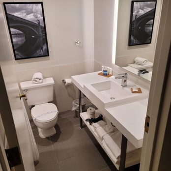 Radisson Hotel Phoenix Airport - Hotels Near Me - Phoenix, Arizona
