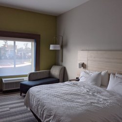 Holiday Inn Express & Suites Dayton East - Beavercreek - Room.