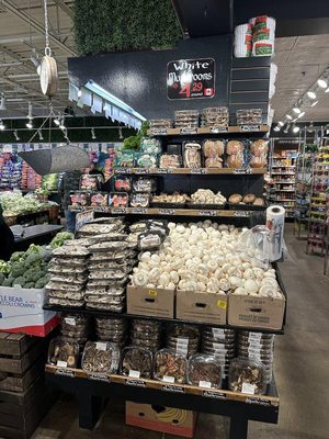 Nino Salvaggio International Marketplace by null