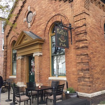 Kelly's Gingernut Pub - Outside seating and front door (The outside seating was horrible do not sit there) :l - Irish Pub Near Me - Cape Charles, Virginia