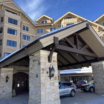 Montage Deer Valley - Entrance - Resorts Near Me - Park City, Utah