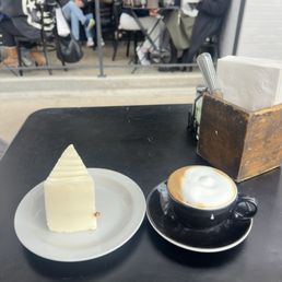 Very nice place for breakfast and lunch,nice atmosphere and very busy Very nice place for breakfast and lunch,nice atmosphere and very busy
