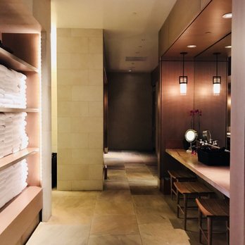 Laniwai Spa - Lots of towels and vanity area - Day Spas Near Me - Kapolei, Hawaii
