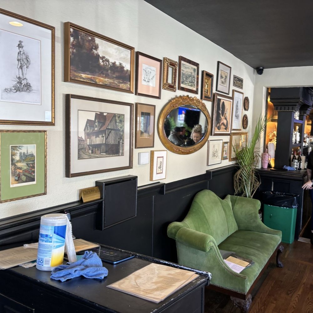 Gibson's Irish Pub - Inside - Irish Pub Near Me - Walnut Creek, California Gibson's Irish Pub - Inside - Irish Pub Near Me - Walnut Creek, California