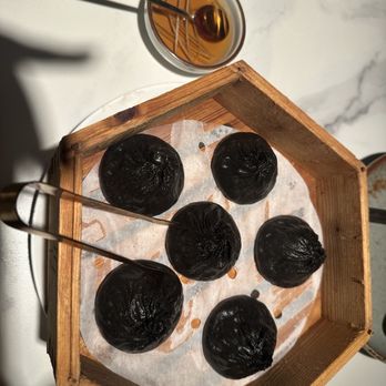 Cheli - Flushing - Black Truffle Pork Soup Dumplings (6 Pieces) - Shanghainese Near Me - Flushing, New York