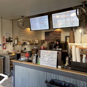 Beachin’ Biscuits - Counter & Kitchen - Breakfast & Brunch Near Me - Pismo Beach, California