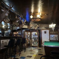Wagon Wheel Bar & Grill - Pool table