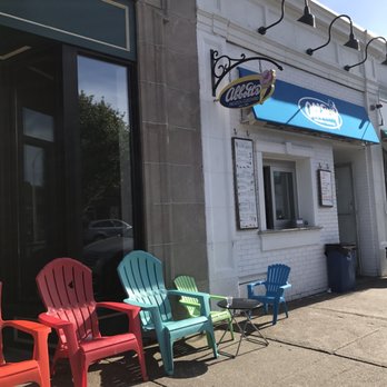 Abbott's Frozen Custard - Store front. - Ice Cream & Frozen Yogurt Near Me - Needham, Massachusetts