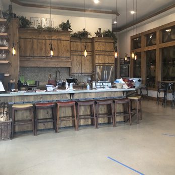 Torr Na Lochs - Inside bar - Wineries Near Me - Burnet, Texas