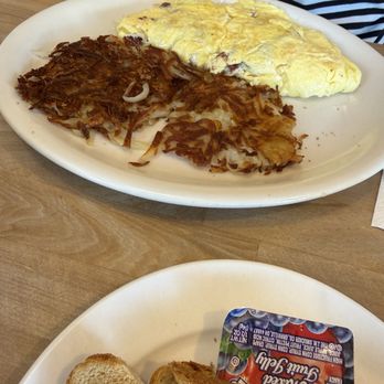 Joe's Coffee Shop - Cheese omelette and hash browns - Breakfast & Brunch Near Me - San Francisco, California