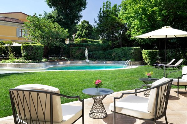 Sina Villa Medici, Autograph Collection by null