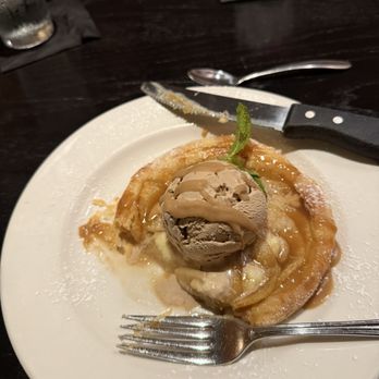 Renny's - Apple Tart - Bars Near Me - Dallas, Texas