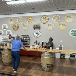 Hollow Creek Distillery - Tasting bar