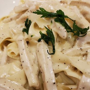 Bottiglia - Fettucine Chicken Alfredo - Italian Near Me - Henderson, Nevada Bottiglia - Fettucine Chicken Alfredo - Italian Near Me - Henderson, Nevada