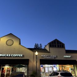 Munchy's Lounge - If Starbucks and subway  had a baby you'd get Munchy's Lounge
