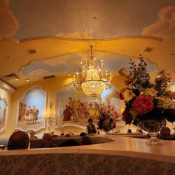 Capriccio - Beautiful fresco painted walls.