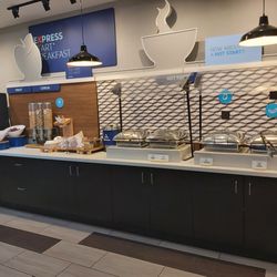 Holiday Inn Express & Suites Omaha Downtown - Old Market - Breakfast