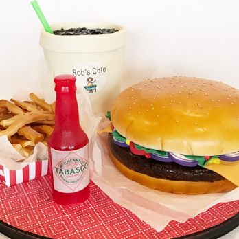 Cotton Cakery - Hamburger cake with cake drink, fries and edible sugar bottle - Bakeries Near Me Cotton Cakery - Hamburger cake with cake drink, fries and edible sugar bottle - Bakeries Near Me