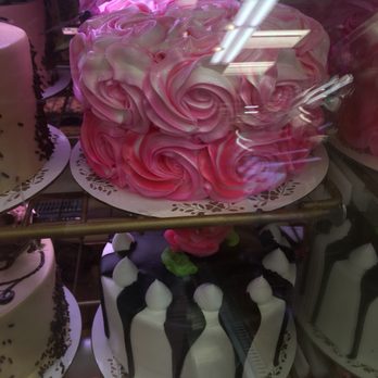 Dortoni Bakery - Bakeries Near Me - Levittown, New York