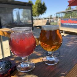 Dust Bowl Brewing Livermore Taproom - Strawberry margarita cider & Tomorrows clear