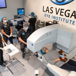 Matthew Swanic, MD - Las Vegas Eye Institute - The team at work.
