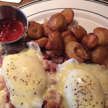 Mimi's Cafe - Corn beef eggs Benedict - American Near Me - Elk Grove, California Mimi's Cafe - Corn beef eggs Benedict - American Near Me - Elk Grove, California