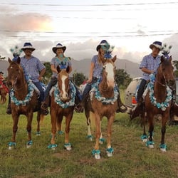 The Stables - Preparing for the Haleiwa Parade!