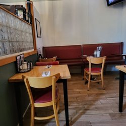 Cafe On The Avenue - Inside