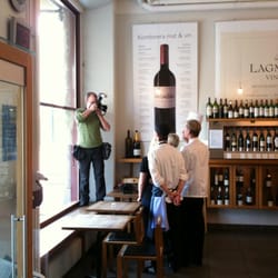 Lagmark Gastronomi - Interiör. Med familjen uppställd.