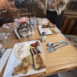 Laughing Horse Lodge - An example of the breakfast they serve