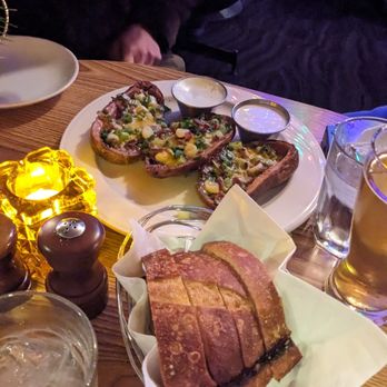 Nick's Seafood Restaurant - Garlic bread and potatoes skins - Seafood Near Me - Pacifica, California