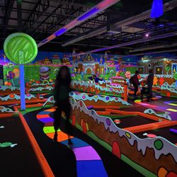 Partees 3d Glowgolf Norfolk - Glow in the dark mini golf course.