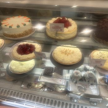 Hof's Hut Restaurant & Bakery - Cakes and pies - American Near Me - Long Beach, California Hof's Hut Restaurant & Bakery - Cakes and pies - American Near Me - Long Beach, California