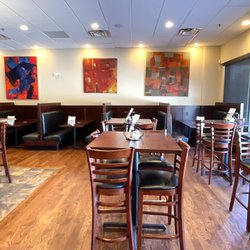 Minsky's Pizza - Dining Area
